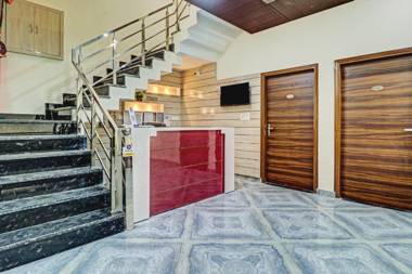 OYO 79374 Hotel The Crown