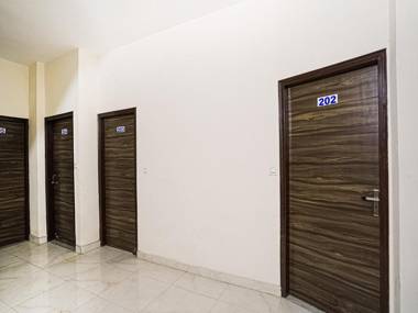 OYO 84355 Hotel Saini