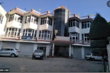 Hotel Grand Sirmaur