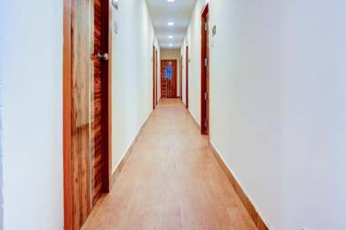 OYO Flagship 83265 Hotel R Square