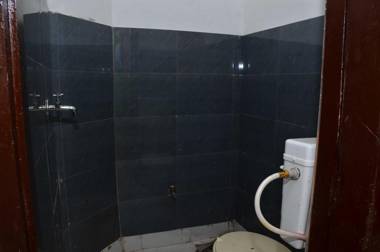 OYO 90093 Lally Empire