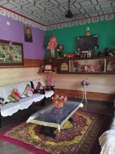 POP HOME 92724 Shakti Homestay
