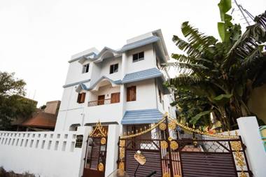 OYO 73992 Hotel Salomi Palace