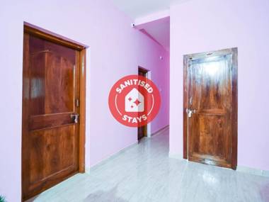 OYO 73992 Hotel Salomi Palace