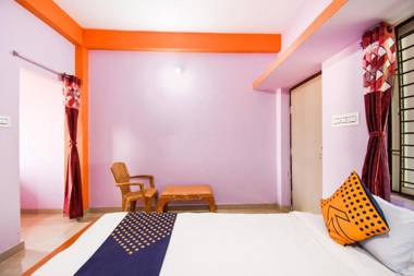 SPOT ON 77683 The Royal Town