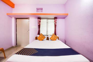 SPOT ON 77683 The Royal Town