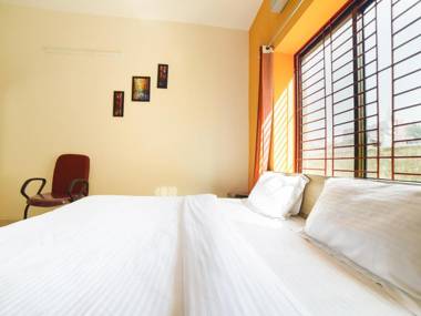 OYO 77663 Shining Crystal near Airport