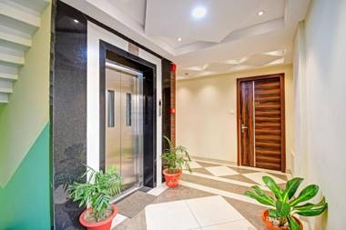 Collection O 77151 Hotel Royal Crystal