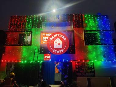 OYO 88539 Housefull Residency
