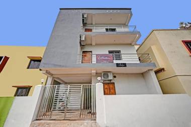 Capital O 90121 Madison Blue