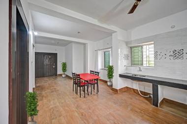 Capital O 90121 Madison Blue