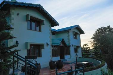 The Colonial Manek Manor