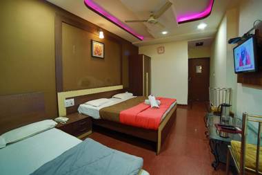 Hotel Goodluck Residency 500 meters from Nakki lake