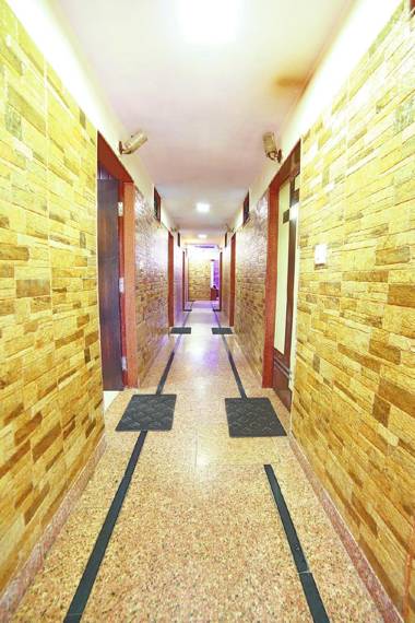 Hotel Goodluck Residency 500 meters from Nakki lake