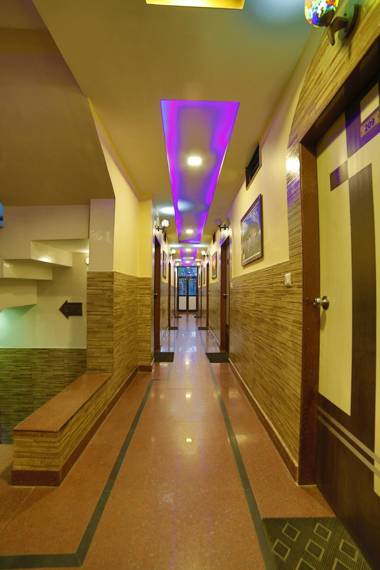 Hotel Goodluck Residency 500 meters from Nakki lake