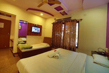 Hotel Goodluck Residency 500 meters from Nakki lake