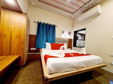 EMINENCE - PALM RESIDENCY - Mount Abu - 1 KM FROM NAKKI LAKE