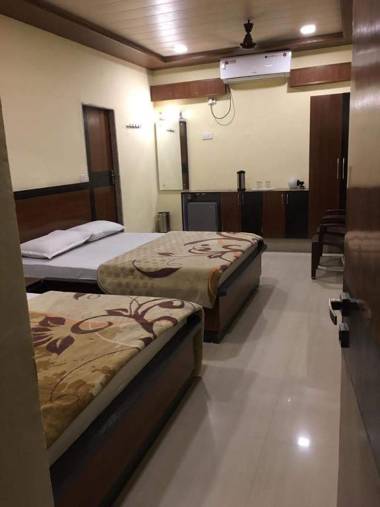 HGV GOLDEN VEENA - MOUNT ABU - 1.5 KM FROM NAKKI LAKE