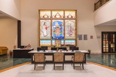 Shree Vallabh Vilas Lords Plaza