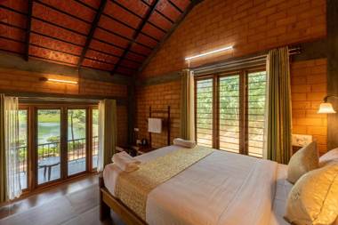 Gowri l Scenic 1 BR Cottage with Pool by Roamhome