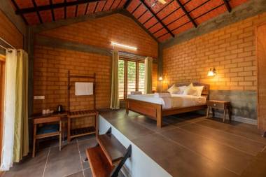 Gowri l Scenic 1 BR Cottage with Pool by Roamhome