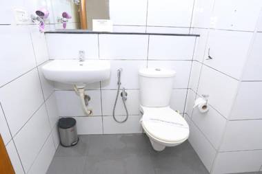 Capital O 19742 Hotel Dona Castle