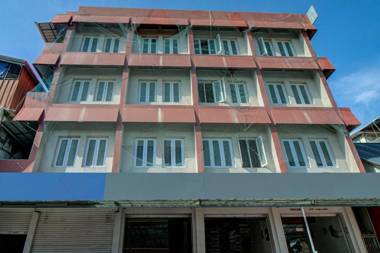 SPOT ON 76293 J P Tourist Home