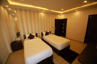 LIZZ IMPERIAL PALACE