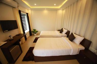 LIZZ IMPERIAL PALACE