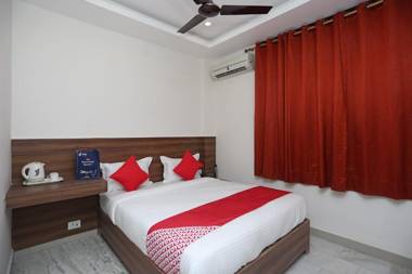 OYO Flagship 18533 Tulip Inn