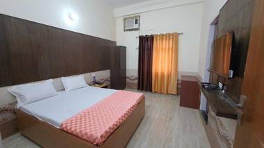 OYO 89308 A5 Hotel & Dormitory