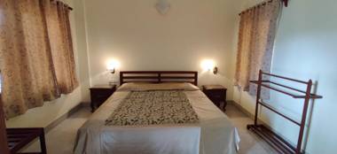 Grand Oak by Olive Stay