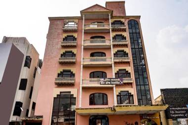 OYO 30503 Hotel Skylark