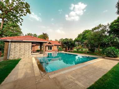 Simbliss Farm - A Luxury Farmhouse with Private Pool Near Gurgoan and Delhi