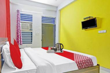 OYO 82775 Radhe Hotel