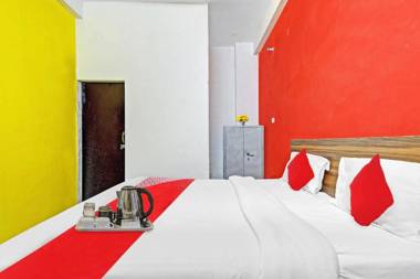 OYO 82775 Radhe Hotel