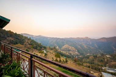 The Wayfarers Cottage 3bhk with breathtaking mountain view by Roamhome