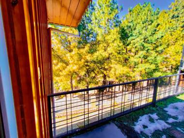 THE HIMALAYAN LIVING WHISLING PINES HOME STAY