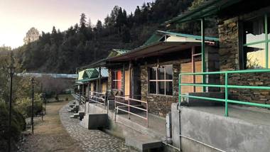 Family in the Hills by Nature's Glamping