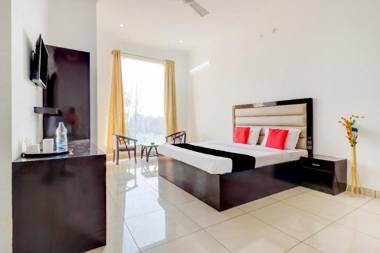 CAPITAL O74564 The Grand Plaza Hotel