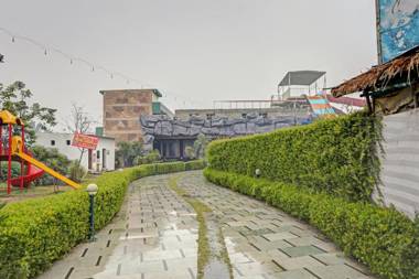 Capital O 85980 Hotel Royal Green Inn