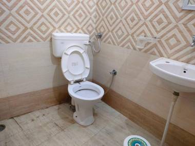OYO Flagship 93351 Hotel Hc Punjab Inn