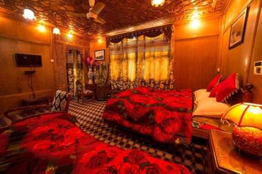Swan Group of Houseboats Golden Dal Lake