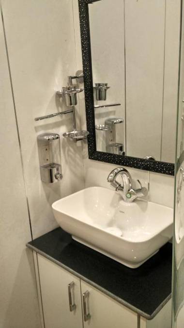 Golden Crest Group of House Boat