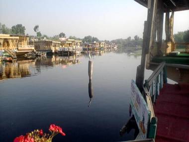 Houseboat Pride of India