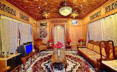 Golden Crest Group of House Boats