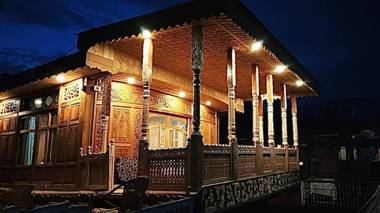 Prince of Kashmir Group of Houseboats