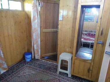 Tashkand Houseboat