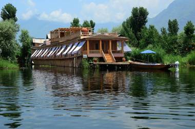 Sukoon Houseboat Dal Lake