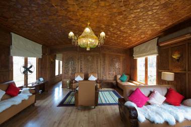 Sukoon Houseboat Dal Lake